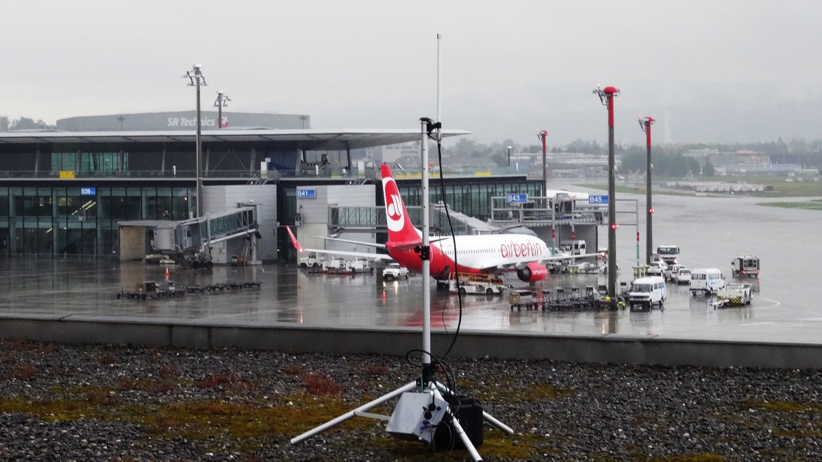 Flughafen mit ADS-B IoT- Sensor