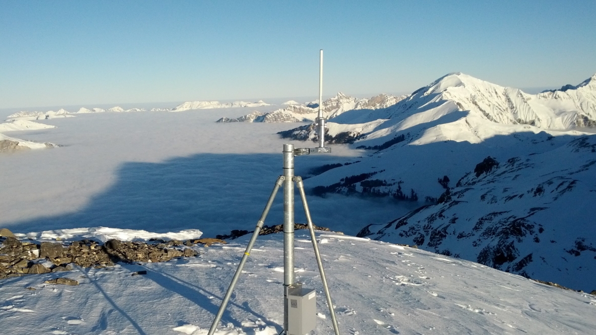 Bild einer Relaisstation in den Alpen